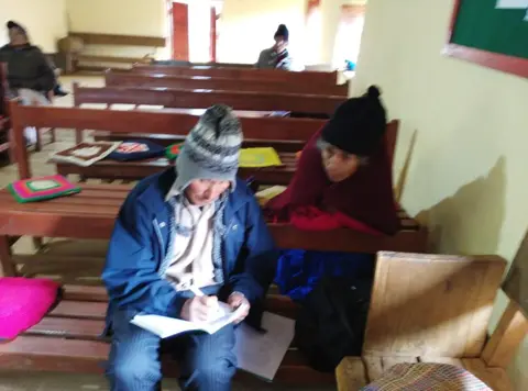 Awkin chakqan yachakun